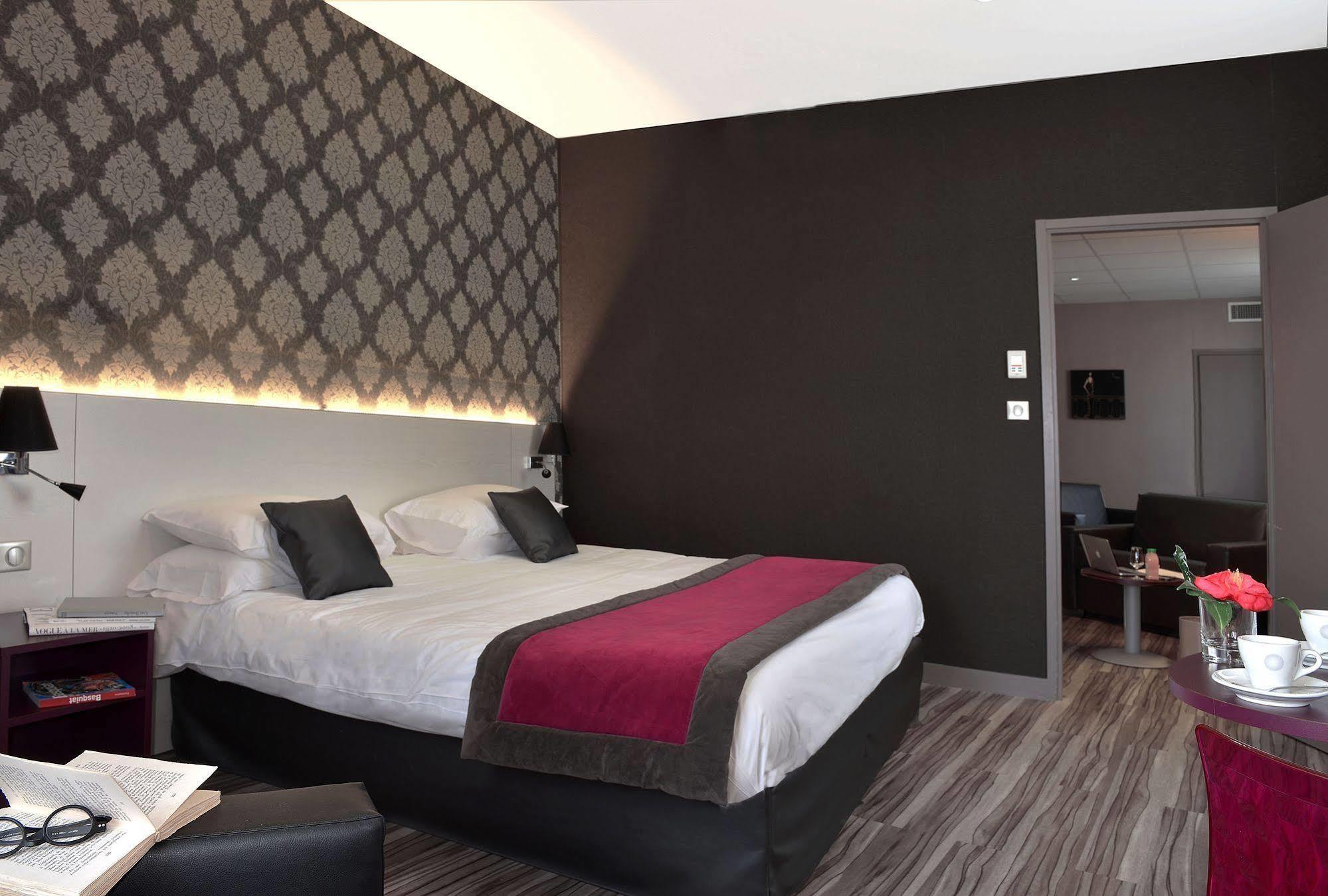 Logis Hotel-Restaurant Le Fontarabie Fontenay-le-Comte Kültér fotó